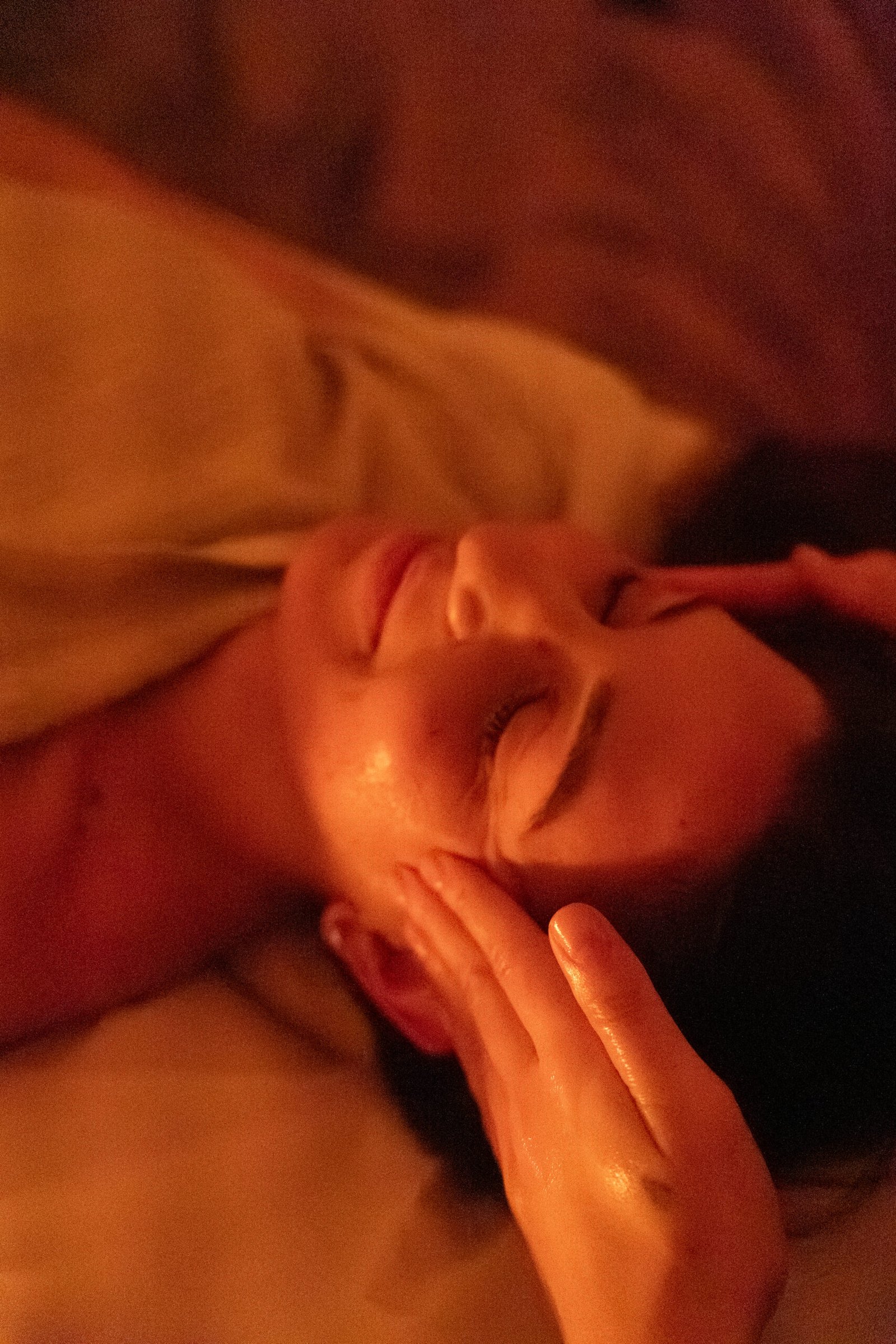 Masaža sljepoočnice tijekom antistres tretmana